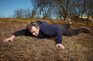 Büyük adam Park - çalışırken hissettim o-ecek lüzum a yardım etmek