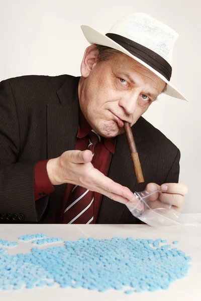Older Dealer Mdma Drugs Counting Packing Pills — Stock Photo, Image