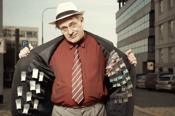 Older Dealer Narcotics Selling Drugs Hidden Suit Directly Street — Stock Photo, Image