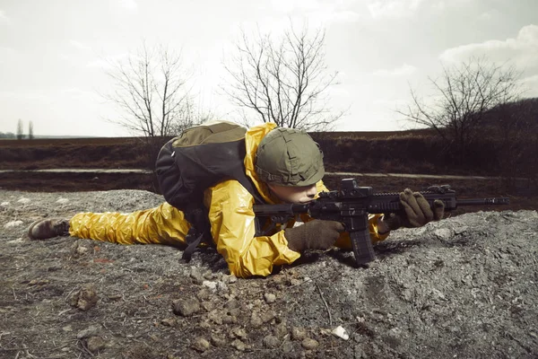 Freak Gunman Afraid Atomic War Yellow Overall Pointing Some Target — Stock Photo, Image