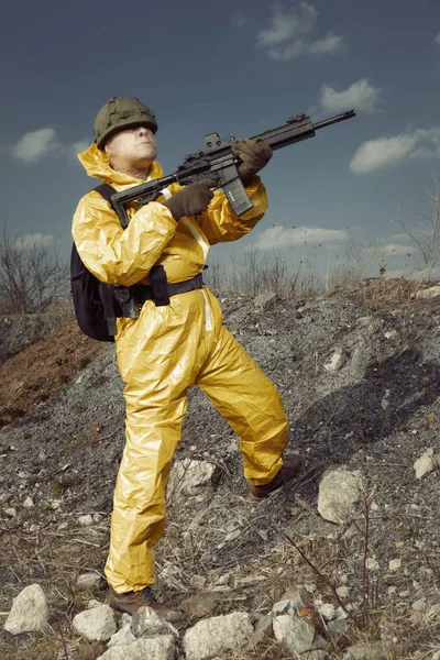 Freak Gunman Afraid Atomic War Yellow Overall Pointing Some Target — Stock Photo, Image