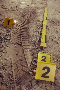 Crime scene Investigation - araba lastiği yazdırma sol tarafta olay ayrıntılarını
