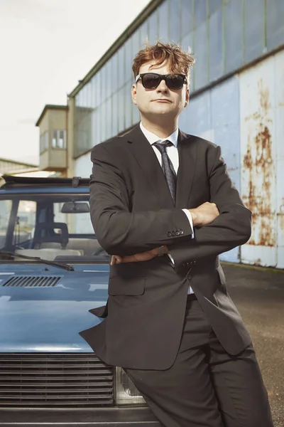 Man Black Suit Posing His Lovely Retro Car — Stock Photo, Image