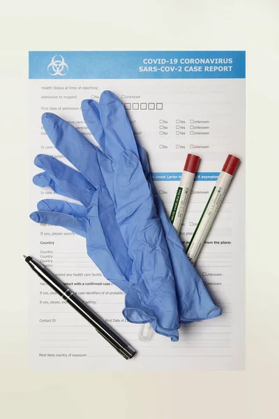 Handskar Och Kompresser Formulär Som Används För Rapportering Fall Koronavirus — Stockfoto