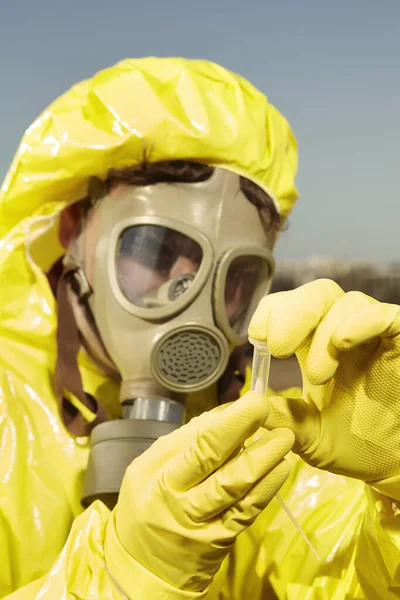 Man Virus Protective Suit Taking Sample Body Found Outdoor Analysis — Stock Photo, Image