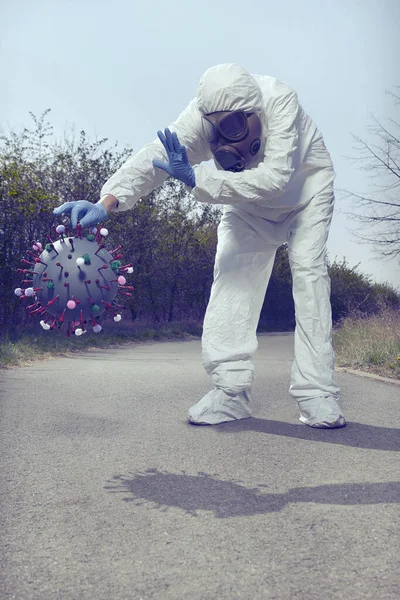 Hombre Traje Antibacteriano Protector Captura Virión Coronavirus — Foto de Stock