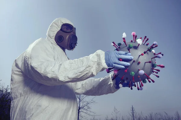 Hombre Traje Antibacteriano Protector Captura Virión Coronavirus —  Fotos de Stock