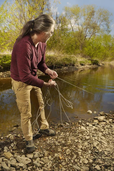 Man Exploring River Water Magnet Rope — Stock Photo, Image