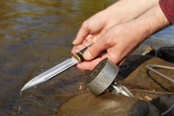 Man Found Hunting Knife River Water Magnet — Stock Photo, Image