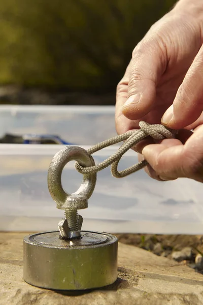 Preparing Neodymium Magnet Rope Exploring Water — Stock Photo, Image