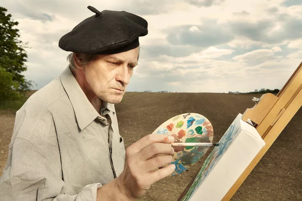 Older Man Painting Artwork Canvas Sunny Day Field — Stock Photo, Image