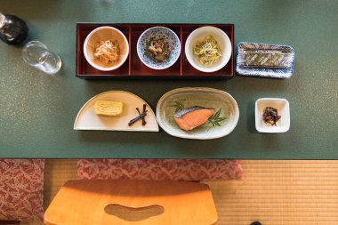 Iiyama, Nagano / JAPAN - 4. SEPTEMBER 2018: Tatami odasında Japon tarzı otel 