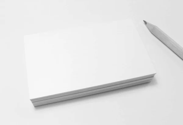 Макет візиток на білому текстурованому паперовому фоні — стокове фото