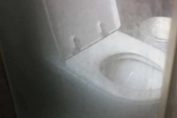 Armário de água no banheiro com gotas de vapor — Fotografia de Stock