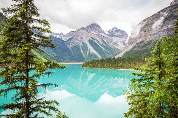 Kinney Lake na Mount Robson, Kanada — Stock fotografie