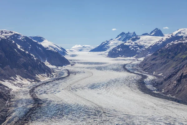 Landskap av Salmon Glacier ablating stenar, Alaska, Amerika, Usa — Stockfoto