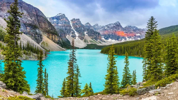 Γραφική Θέα Της Λίμνης Moraine — Φωτογραφία Αρχείου