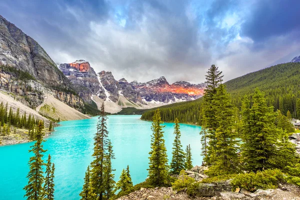 Scenic View Moraine Lake Telifsiz Stok Imajlar