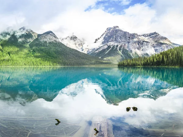 Scenic View Emerald Lake British Columbia Canada Telifsiz Stok Fotoğraflar