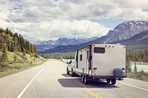 Husbilen trailer — Stockfoto