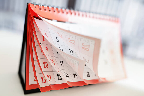 Mois et dates figurant sur un calendrier — Photo