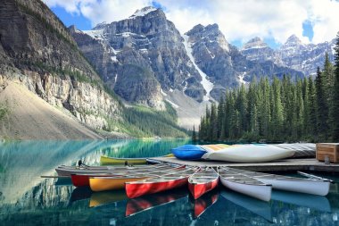 Buzultaş Gölü Rocky Dağları, Alberta, Kanada