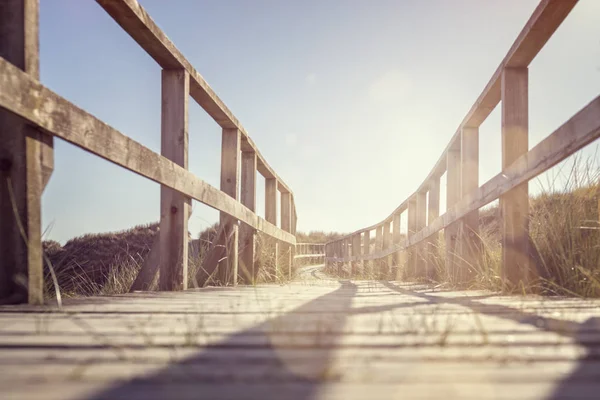 Boardwalk leading to the beach — Stock Photo, Image