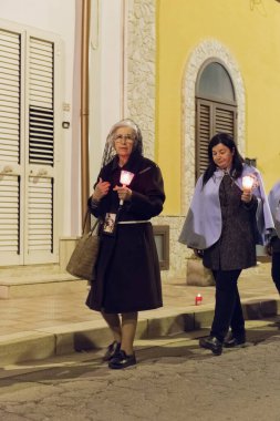 Avetrana, İtalya - 19 Nisan 2019 - Kutsal Hafta Ayinleri, Puglia 'daki Gizem Yürüyüşleri, Paskalya Ayini sırasında yapılan tören