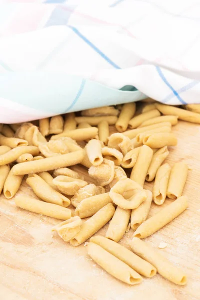 Hausgemachte Rohe Apulische Pasta Hintergrund Der Italienischen Pasta Namens Orecchiette — Stockfoto