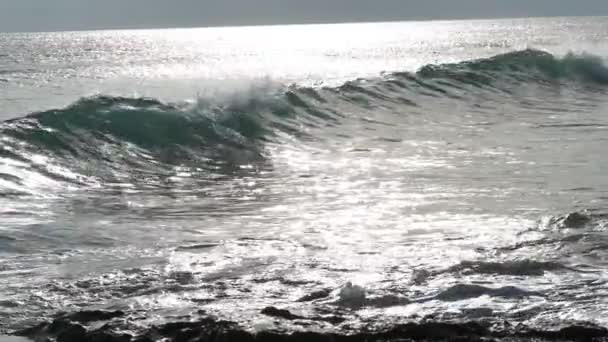 Grandi Onde Forti Mare Ionico Che Rompono Schizzano Contro Riva — Video Stock