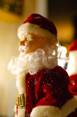 Noel Baba, Noel Baba oyuncağı. Sakallı botlar, makro kemer. Takım elbise yılbaşı. Şekil, heykel