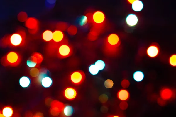 Des lumières floues. Les guirlandes sont floues. Défocalisation . — Photo