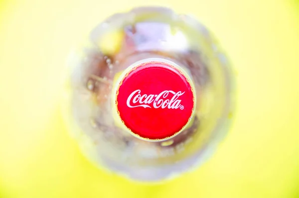 Março 2020 Kramatorsk Ucrânia Litro Garrafa Plástico Vazio Coca Cola — Fotografia de Stock