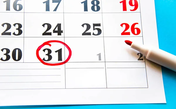 Calendario Primer Plano Sobre Fondo Azul Marcador Rojo Calendario Número — Foto de Stock