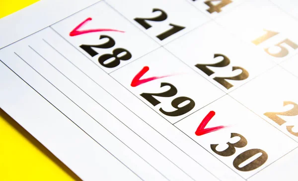 Marca Verificación Números Calendario Sobre Fondo Amarillo Marque Calendario Con — Foto de Stock
