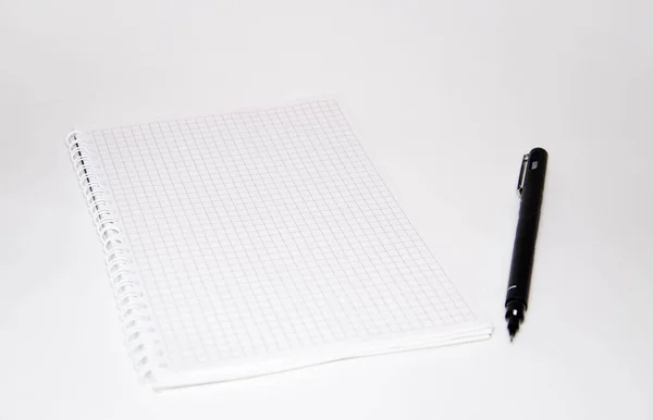 Caderno Quadrado Com Caneta Preta Sobre Fundo Branco Grave Ideias — Fotografia de Stock