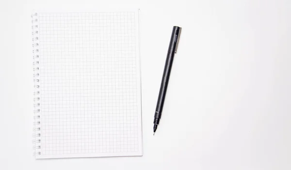 Quadratisches Notizbuch Mit Schwarzem Stift Auf Weißem Hintergrund Ideen Notizen — Stockfoto
