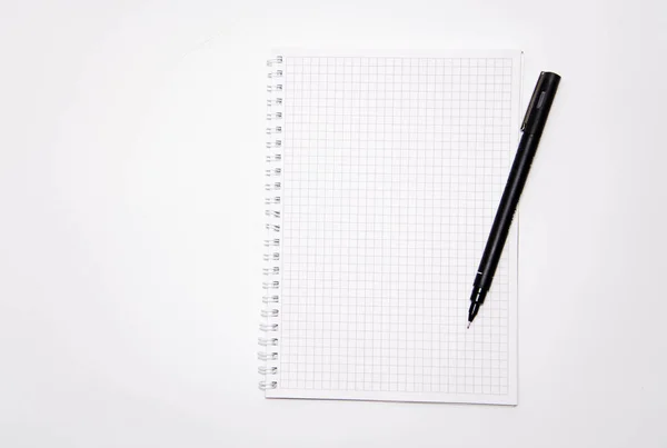 Vierkant Notitieboekje Met Zwarte Pen Een Witte Achtergrond Noteer Ideeën — Stockfoto