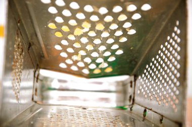 Paslanmaz çelik mutfak rendesi. İçinde fotoğraf kullan.