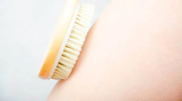 Dry Massage Massage Home Salon Brush Natural Bristles Girl Does — Stock Photo, Image