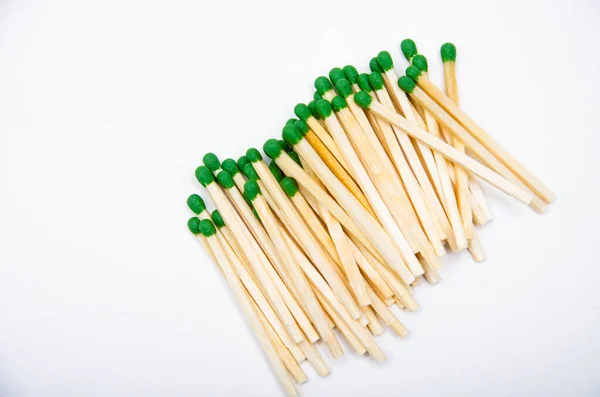 Kleine Streichhölzer Aus Holz Mit Grünem Kopf Ein Paar Streichhölzer — Stockfoto