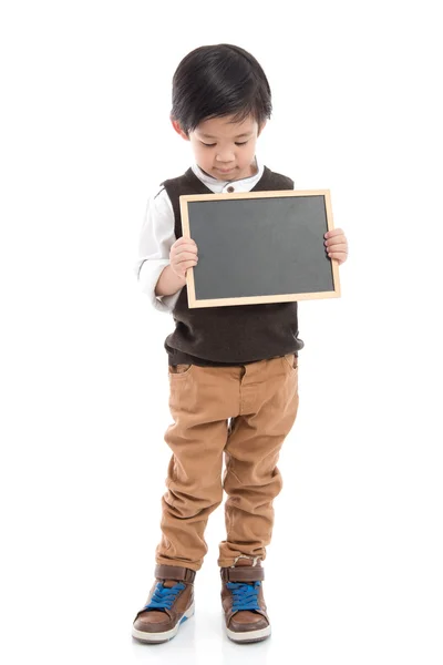 Lindo asiático chico holding negro tablero en blanco fondo — Foto de Stock