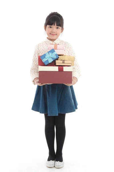 Asijská dívka s mnoha dárkové krabice — Stock fotografie