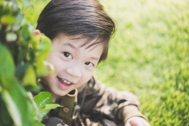 Şirin Asyalı çocuk yakın çekim 