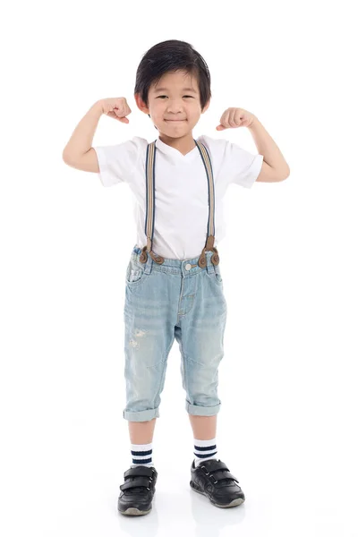 Leuke Aziatische kind tonen zijn biceps — Stockfoto