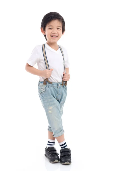 Милый азиатский ребенок в белой футболке и джинсах — стоковое фото