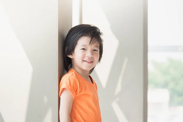 Портрет милого азиатского ребенка — стоковое фото