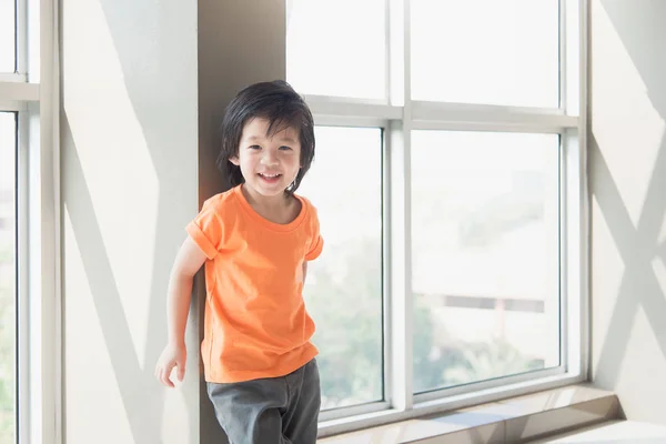 Retrato de lindo niño asiático —  Fotos de Stock