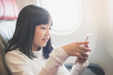 Cep telefonu kullanımı Asyalı kız