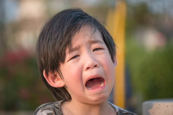 Asiático niño llorando — Foto de Stock